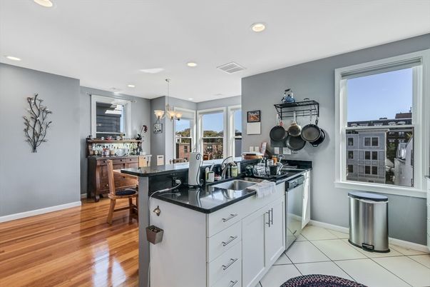 Chandelier, Dining room, Interior, Kitchen, Recessed Lighting, Wood Texture Flooring