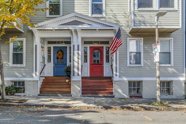 Exterior, Facade, Rowhouse