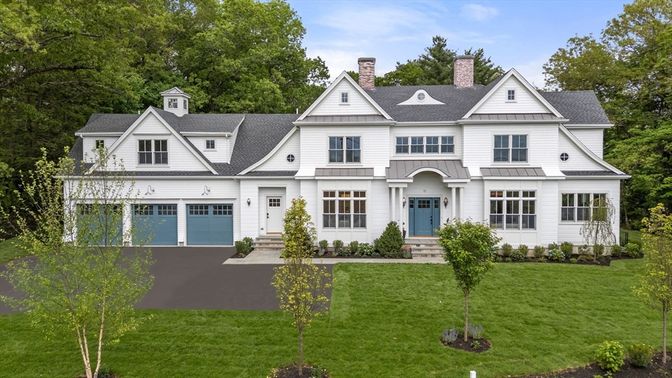 Attached, Exterior, Facade, Farmhouse