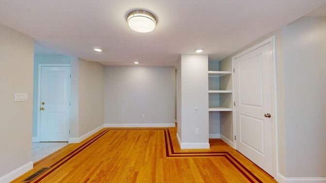 Empty room, Interior, Recessed Lighting, Wood Texture Flooring