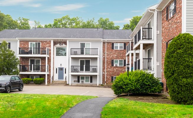 Exterior, Facade, Brick Facade, Rowhouse