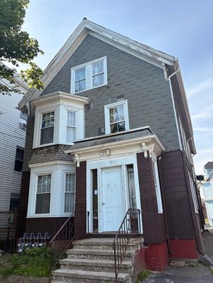Exterior, Facade, Queen Anne Victorian