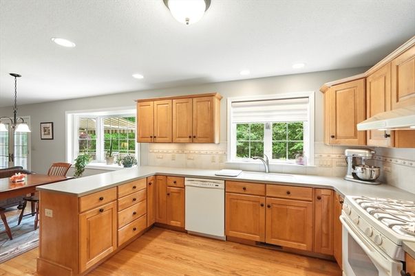 Dining room, Interior, Kitchen, Pendant Lights, Recessed Lighting, Wood Texture Flooring