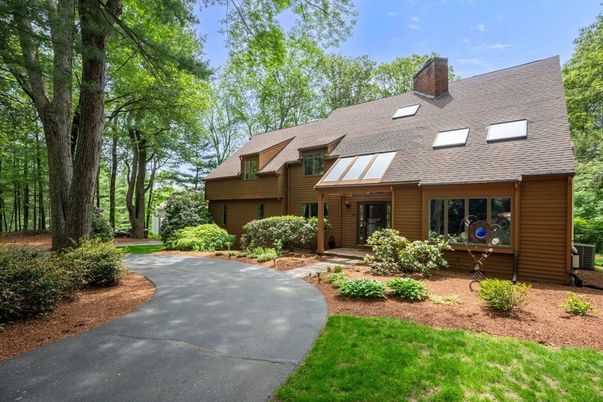 Attached, Exterior, Facade, Log Home