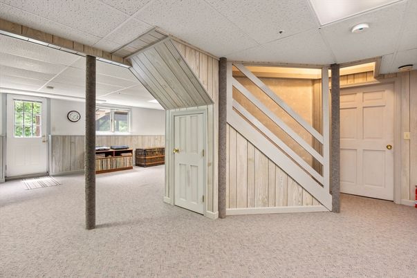 Empty room, Interior, Recessed Lighting, Wooden Walls