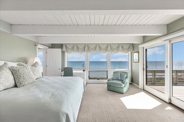 Bedroom, Interior, Water