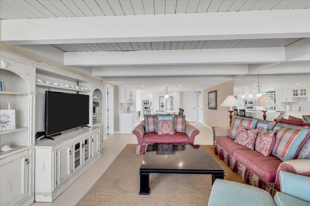 Interior, Kitchen, Living room, Pendant Lights, Recessed Lighting, Stainless Steel Appliances