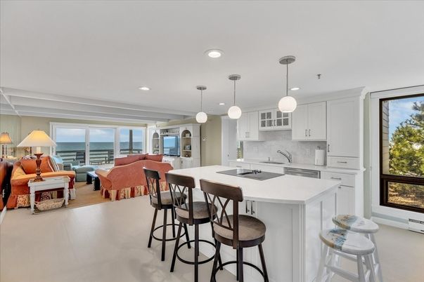 Interior, Kitchen, Living room, Pendant Lights, Recessed Lighting, Water