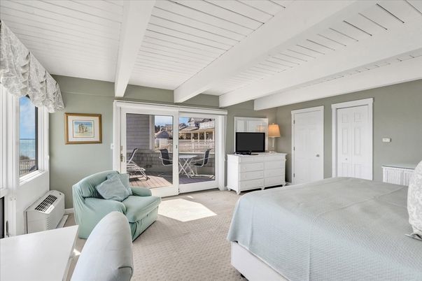 Bedroom, Interior, Water