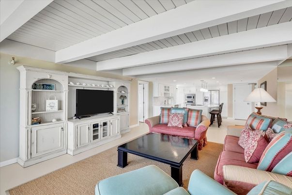 Dining room, Interior, Kitchen, Living room, Pendant Lights, Recessed Lighting, Stainless Steel Appliances