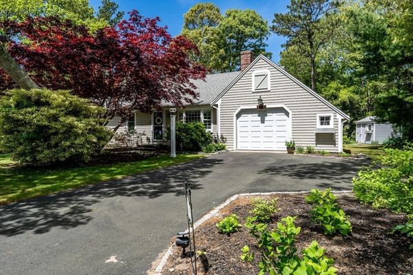 Attached, Exterior, Facade, Cape Cod