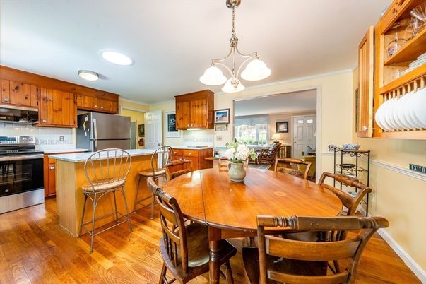 Dining room, Interior, Kitchen, Pendant Lights, Recessed Lighting, Wood Texture Flooring