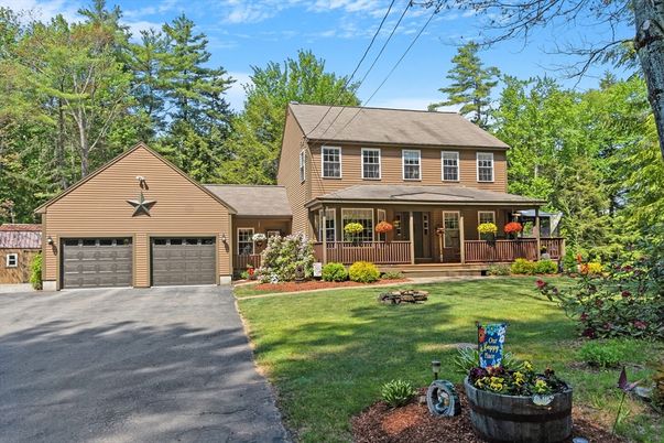 Attached, Exterior, Facade, Cape Cod