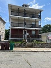 Exterior, Facade, Modern