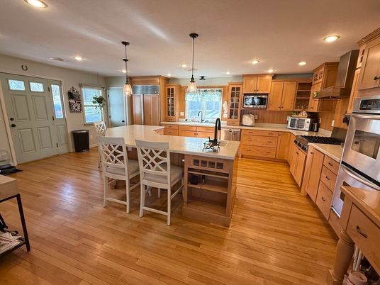 Dining room, Interior, Kitchen, Pendant Lights, Recessed Lighting, Stainless Steel Appliances, Wood Texture Flooring