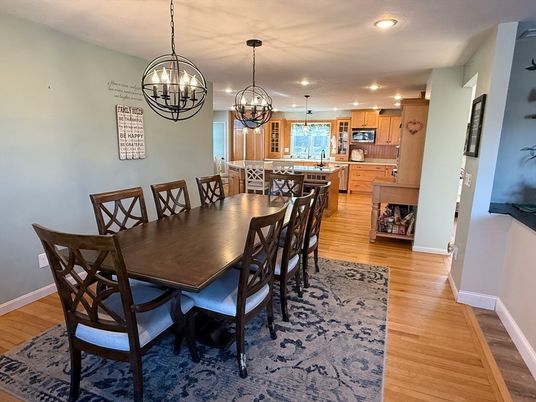 Chandelier, Dining room, Interior, Kitchen, Pendant Lights, Recessed Lighting, Wood Texture Flooring