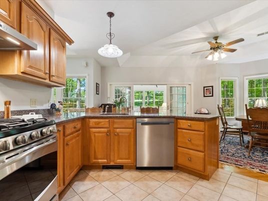 Dining room, Interior, Kitchen, Pendant Lights, Stainless Steel Appliances