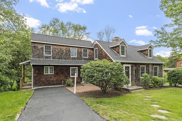 Exterior, Facade, Cape Cod