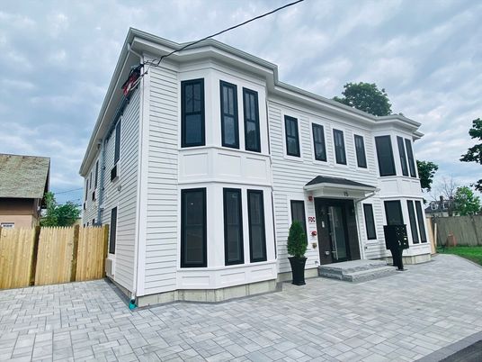 Exterior, Facade, Georgian