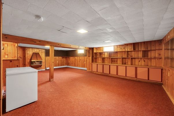 Interior, Recessed Lighting, Washer, Wooden Walls