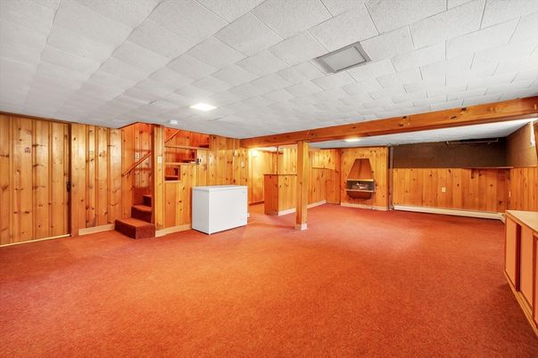 Empty room, Interior, Recessed Lighting, Wooden Beams, Wooden Walls