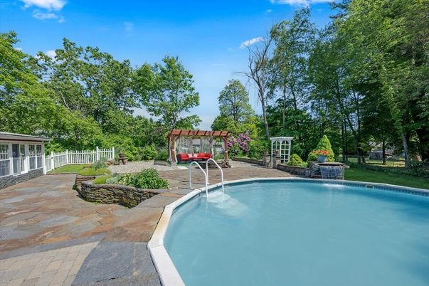 Exterior, Playground, Pool