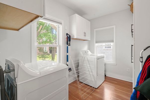 Interior, Washer, Wood Texture Flooring
