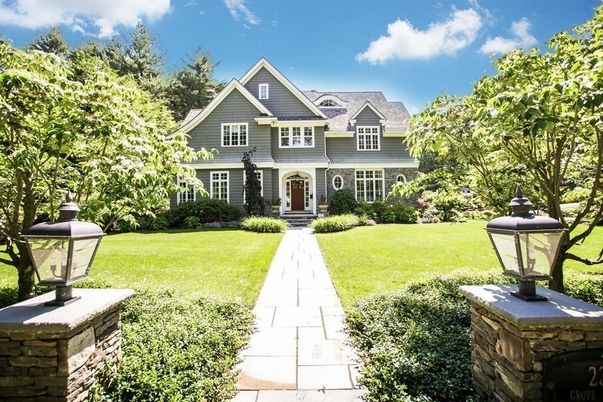 Backyard, Exterior, Facade, Queen Anne Victorian