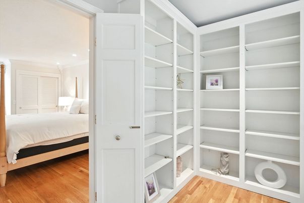 Bedroom, Interior, Recessed Lighting, Walk-in Closets, Wood Texture Flooring