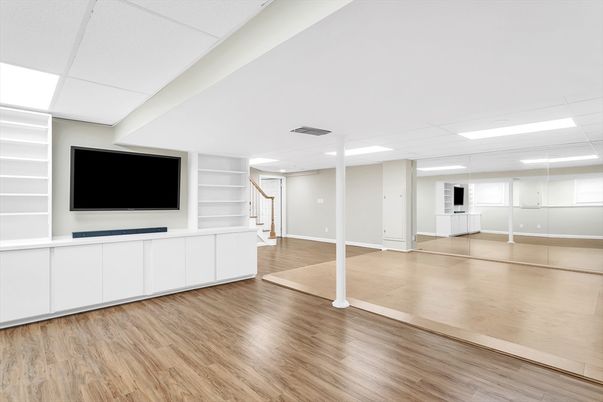 Empty room, Interior, Recessed Lighting, Wood Texture Flooring