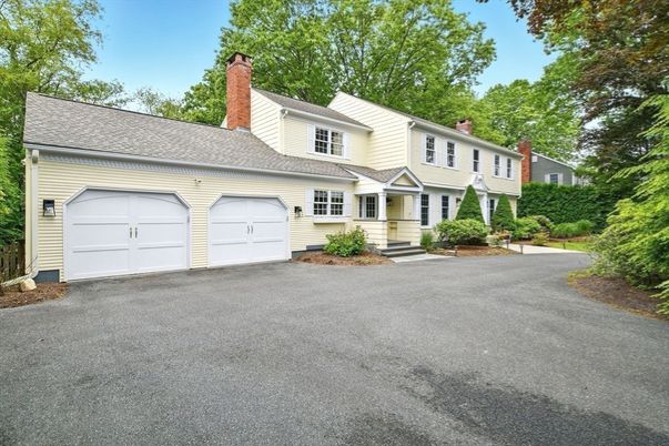 Attached, Exterior, Facade, Farmhouse