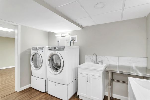 Interior, Washer, Wood Texture Flooring