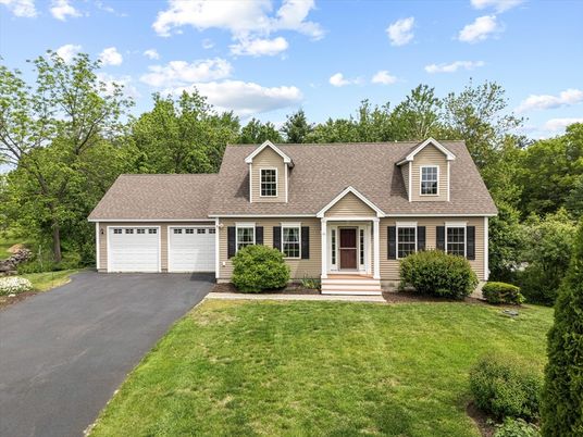 Attached, Exterior, Facade, Cape Cod