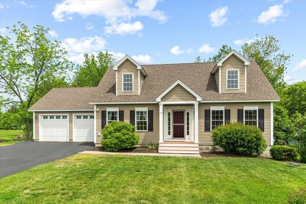 Attached, Exterior, Facade, Cape Cod