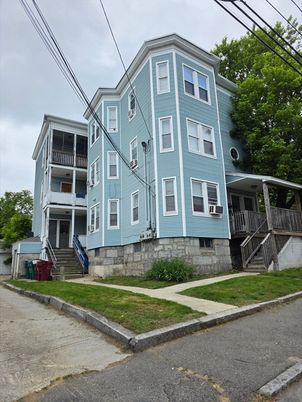 Exterior, Facade, Rowhouse