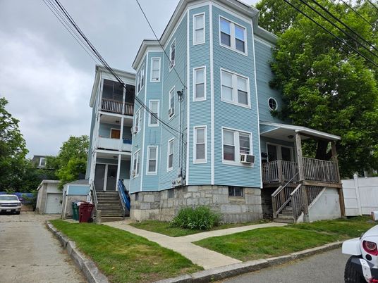 Exterior, Facade, Queen Anne Victorian