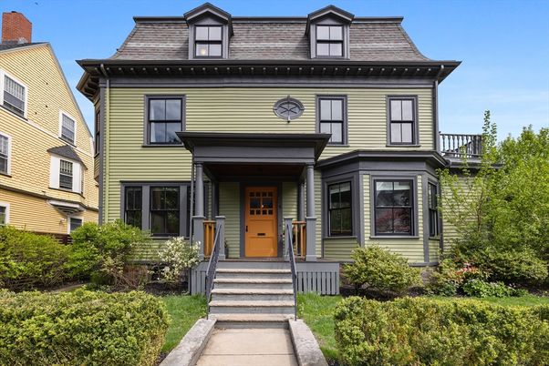 Exterior, Facade, American Foursquare
