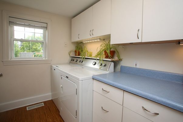 Interior, Washer, Wood Texture Flooring
