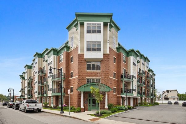 Exterior, Facade, Brick Facade, Rowhouse