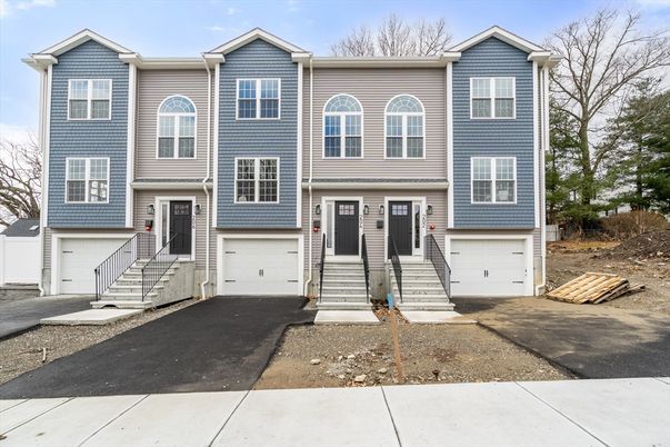 Attached, Exterior, Facade, Rowhouse