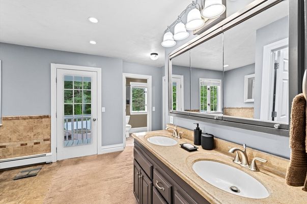 Bathroom, Dual Sink Vanities, Interior, Recessed Lighting