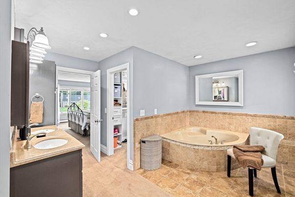Bathroom, Interior, Recessed Lighting