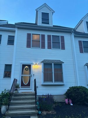 Exterior, Facade, Rowhouse