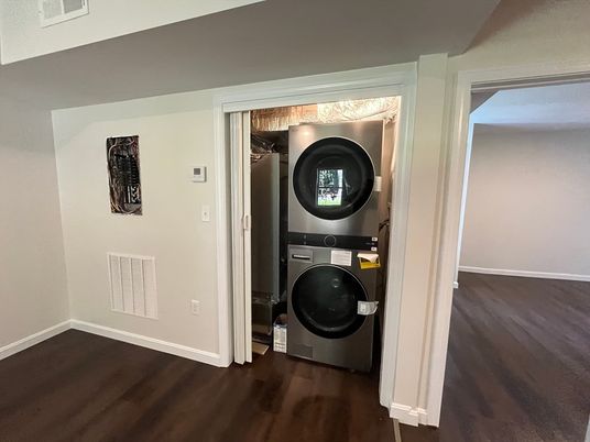 Interior, Utility Closets, Washer, Wood Texture Flooring