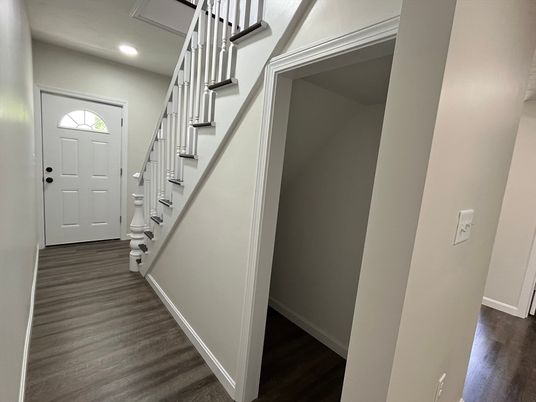 Interior, Recessed Lighting, Wood Texture Flooring