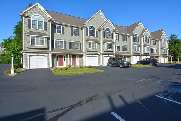 Attached, Exterior, Facade, Rowhouse