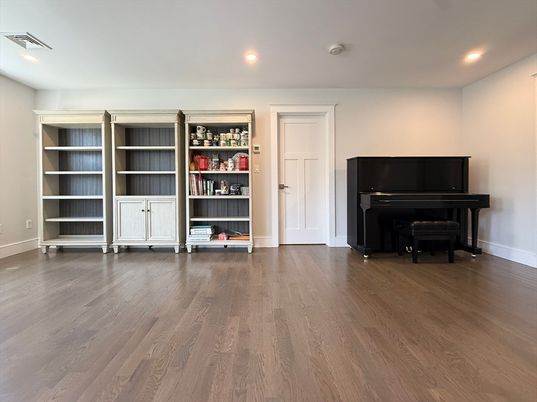 Interior, Piano, Recessed Lighting, Wood Texture Flooring
