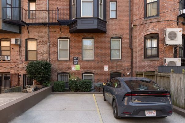 Exterior, Facade, Brick Facade, Rowhouse