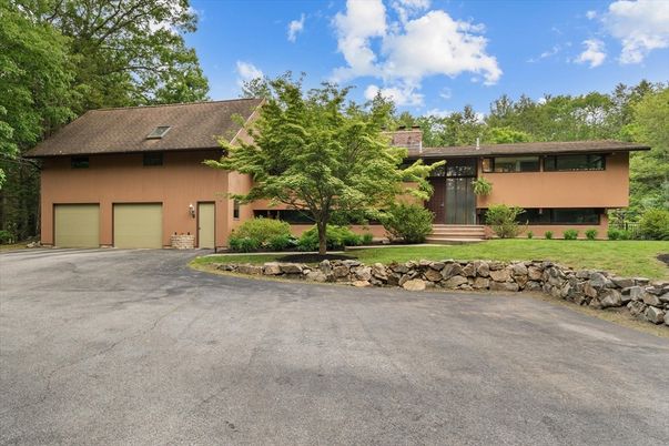Attached, Backyard, Exterior, Facade, Modern