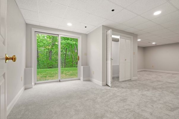 Empty room, Interior, Recessed Lighting